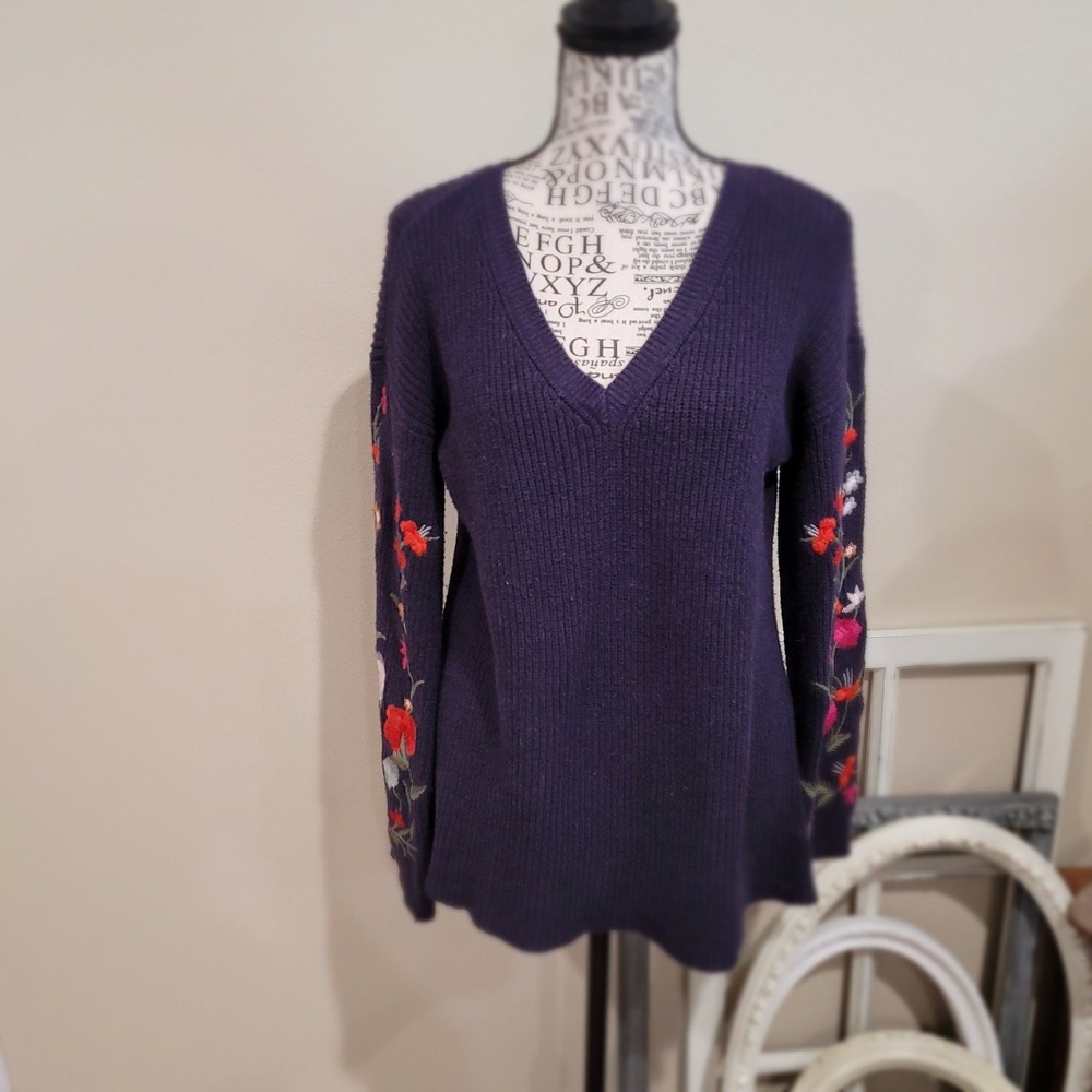 American Eagle Boho Womens‎ SZ Sm. Sweater blue V neck Embroidered floral detail